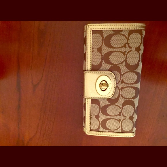 Brand new with tag Coach wallet - Picture 1 of 4